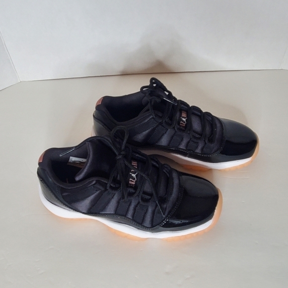 LIKE NEW!!! Jordan 11 Retro Low - Picture 3 of 7